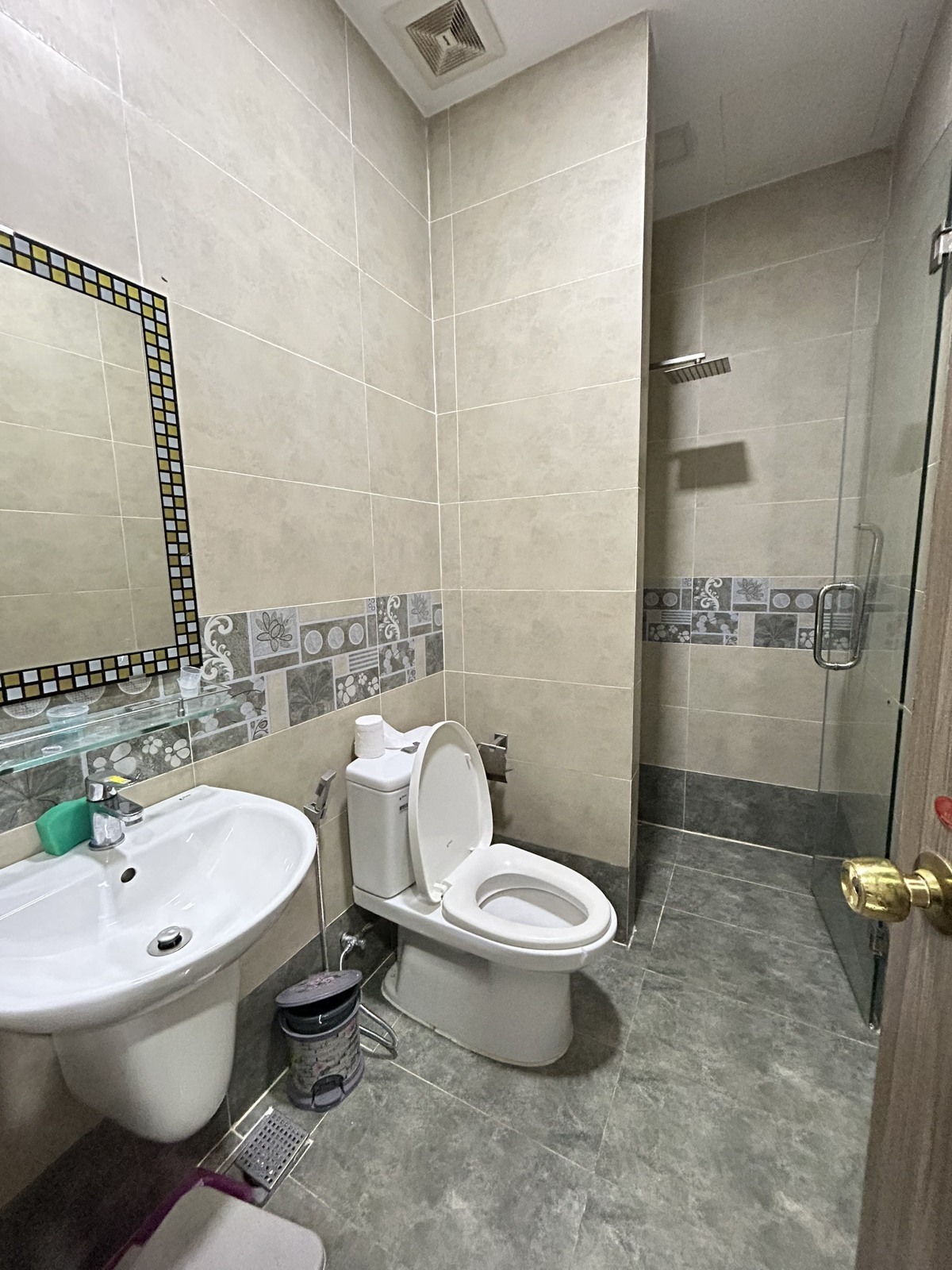 Officetel The Sun Avenue cho thuê giá 10 triệu 43m2 có 1 phòng họp riêng