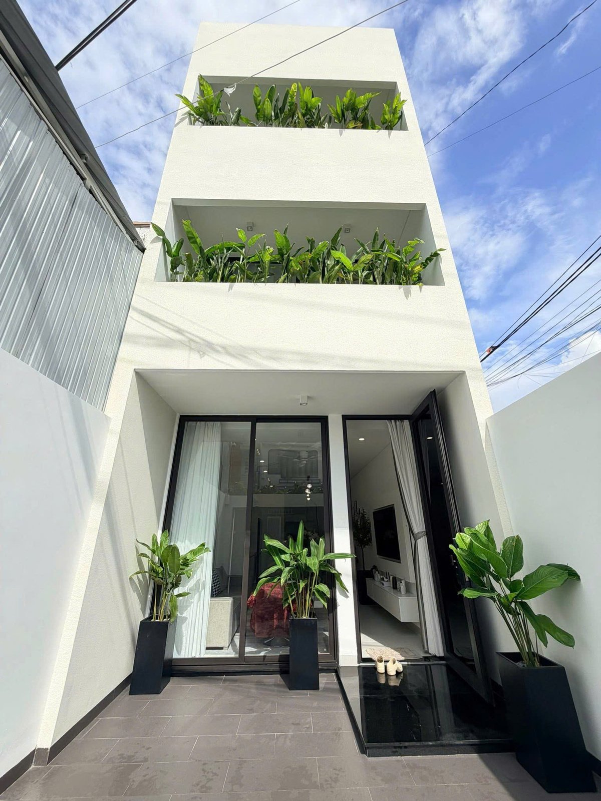 NHÀ 3 TẦNG MT TUỆ TĨNH – Giảm giá từ 5.380 tỷ xuống còn 4.950 tỷ