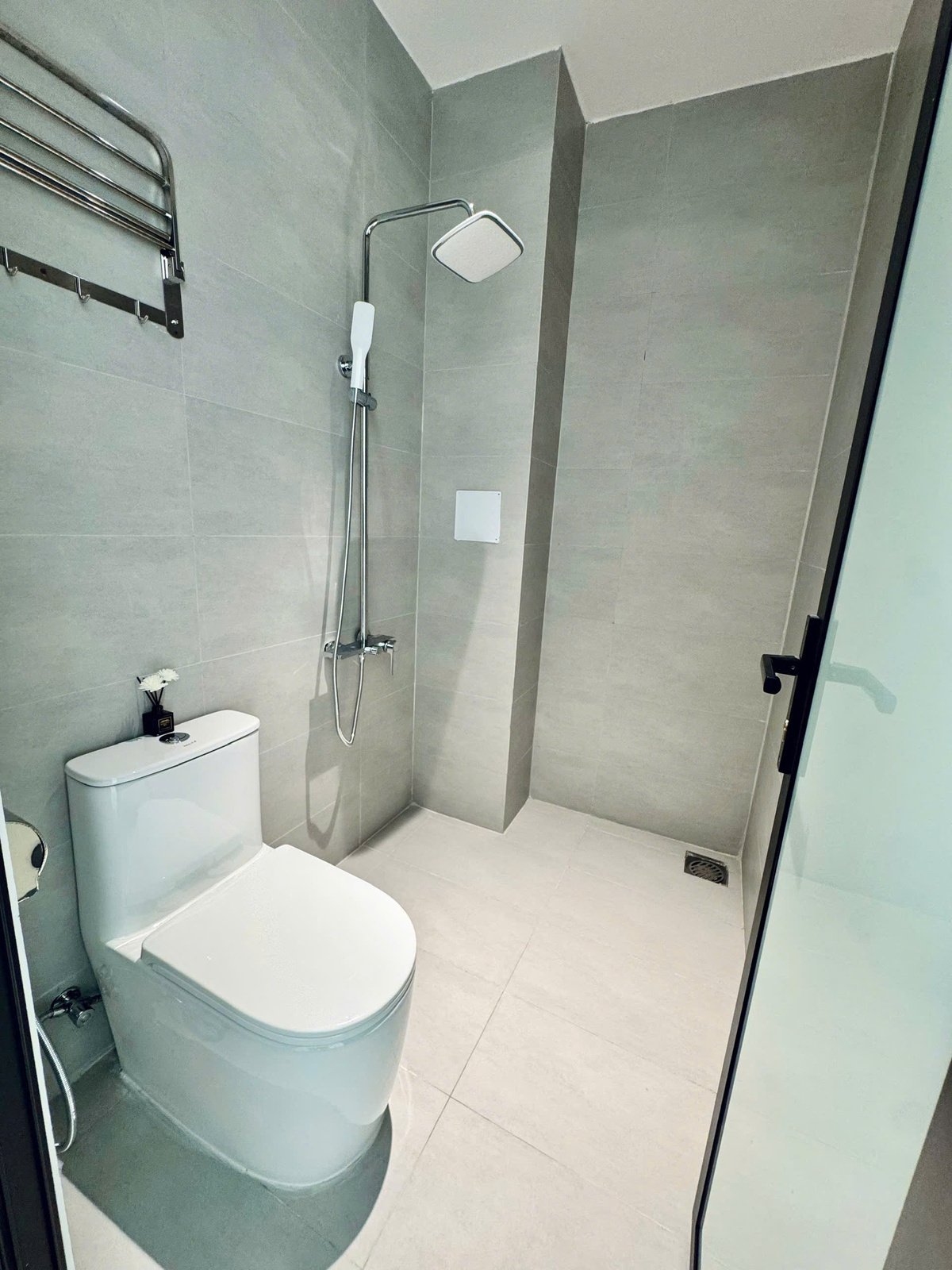 NHÀ 3 TẦNG MT TUỆ TĨNH – Giảm giá từ 5.380 tỷ xuống còn 4.950 tỷ