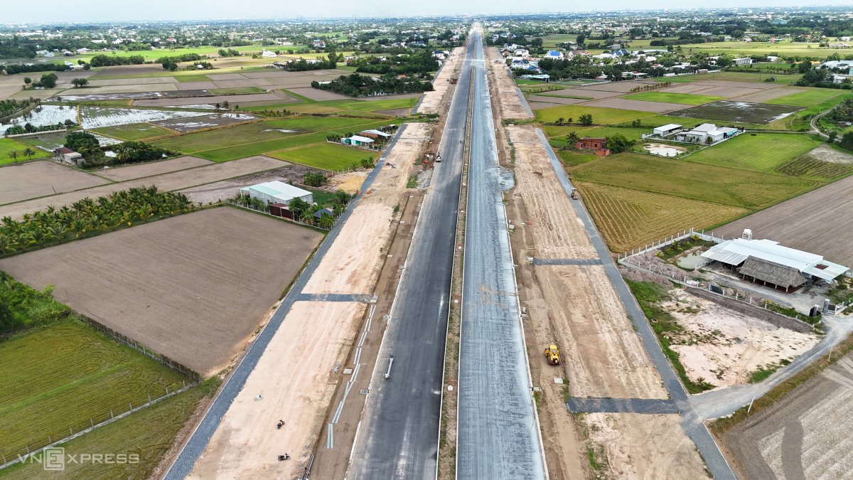các đoàn diễu binh rời miền nam về đơn vị