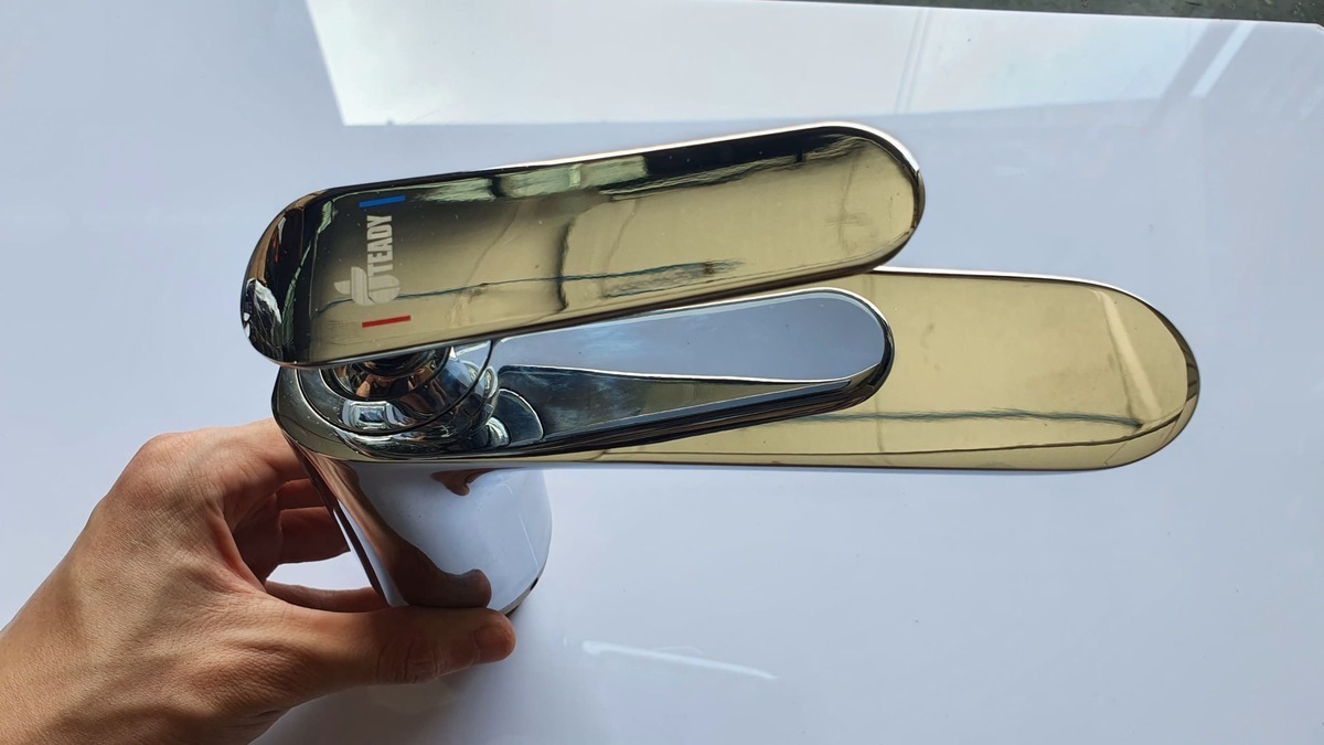 vòi lavabo nóng lạnh teady v-006-lux