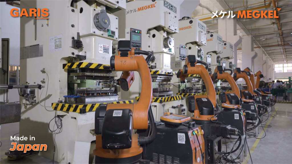 giá bát đĩa nâng hạ điện có sấy khô