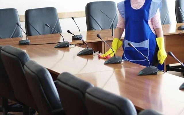 Nên thuê dịch vụ vệ sinh văn phòng ở đâu?