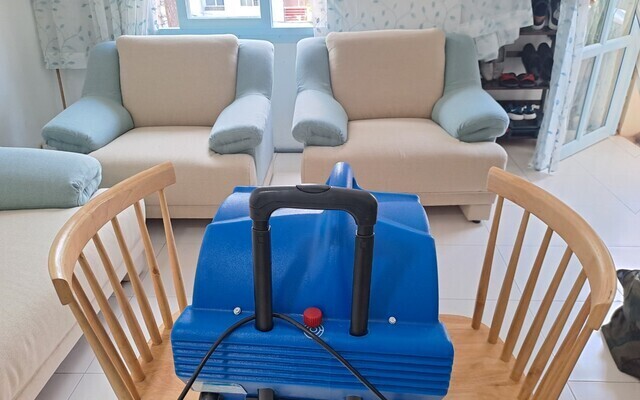 Dịch vụ giặt ghế sofa cho khách hàng Cô Hằng tại quận 1 [Trải nghiệm khách hàng]