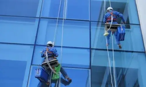 dich-vu-lau-kinh-nha-cao-tang-1