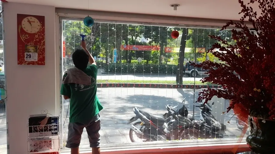 ve-sinh-kinh-sau-xay-dung