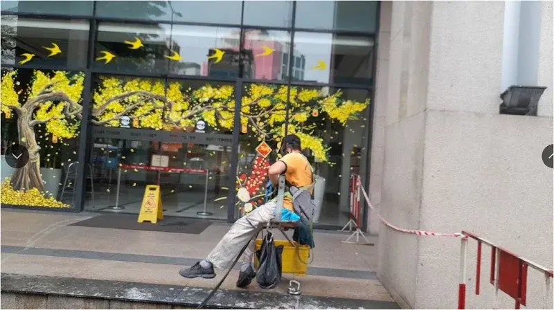 ve-sinh-kinh-toa-nha-ruby-tower-quan-1-3