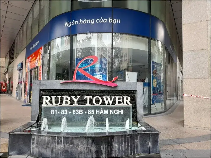 ve-sinh-kinh-toa-nha-ruby-tower-quan-1