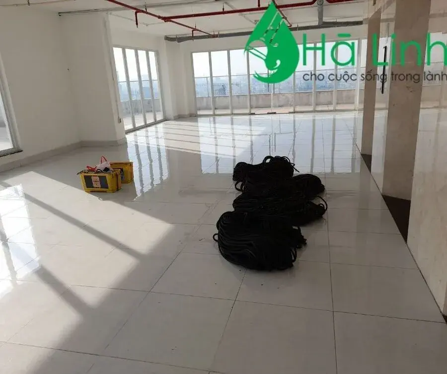 ve-sinh-kinh-toa-nha