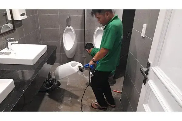 ve-sinh-nha-quan-thu-duc-gia-re