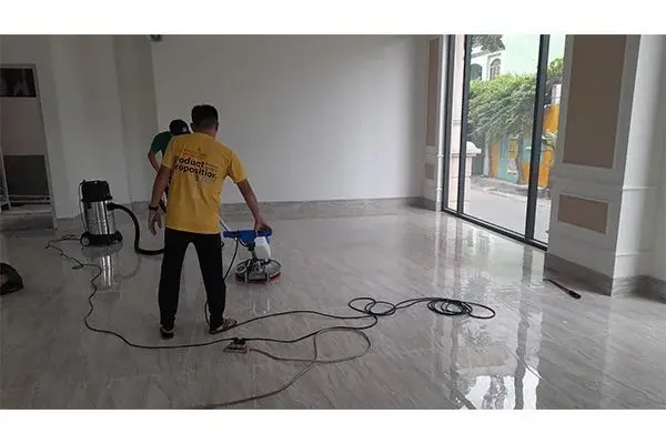 ve-sinh-nha-quan-thu-duc