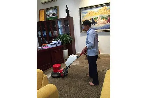 ve-sinh-tham-quan-1-gia-re