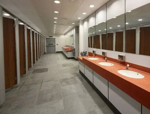 ve-sinh-trung-tam-thuong-mai-1