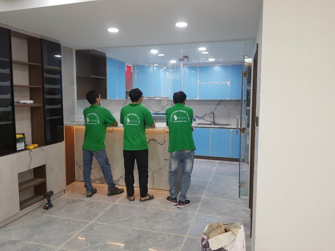 dich-vu-ve-sinh-rem-cua-tai-nha-tphcm