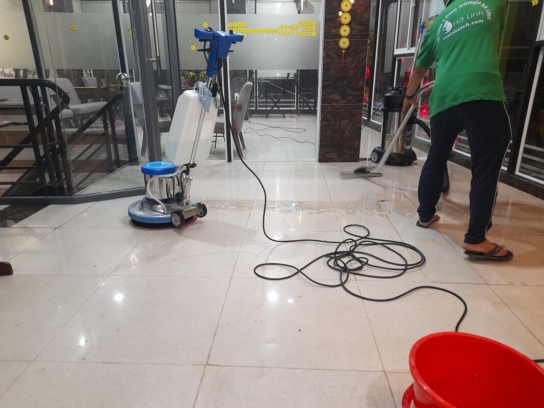 ve-sinh-can-ho-quan-7