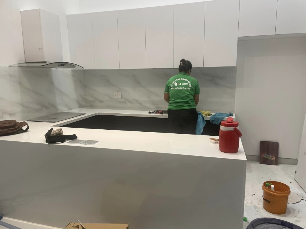 ve-sinh-chung-cu-quan-10