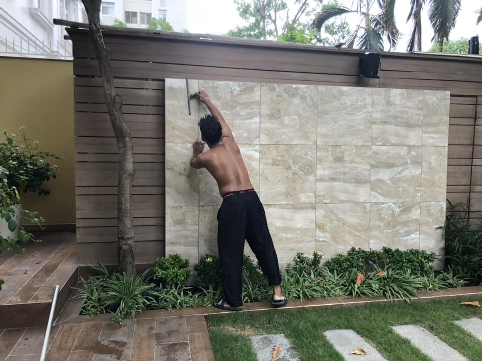 ve-sinh-gach-op-tuong-quan-5