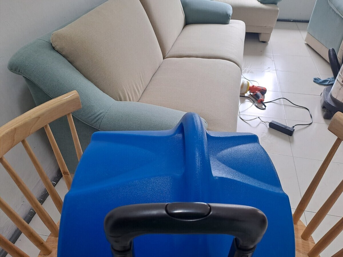 ve-sinh-sofa-tai-nha-co-hang-quan-1