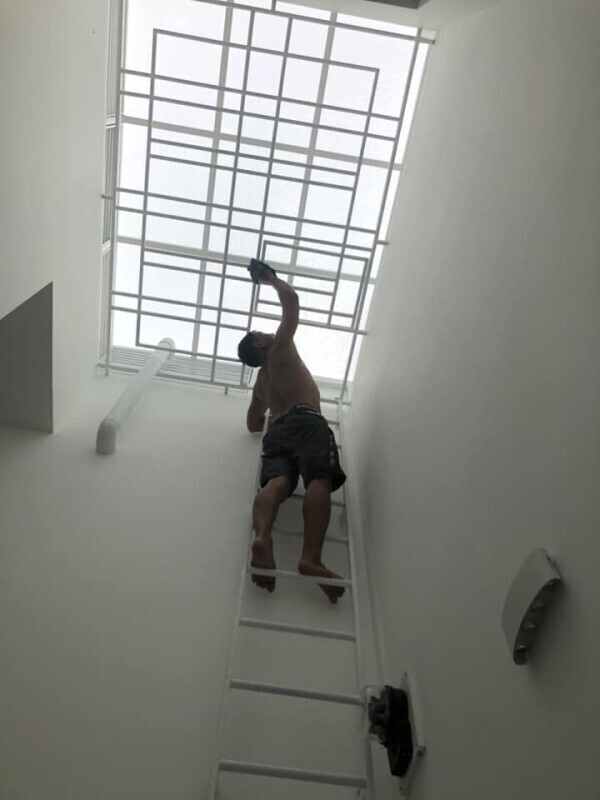 ve-sinh-tran-lam-sach-moi-ngoc-ngach