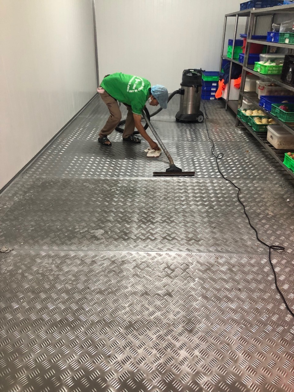 ve-sinh-khu-xuong-(14)