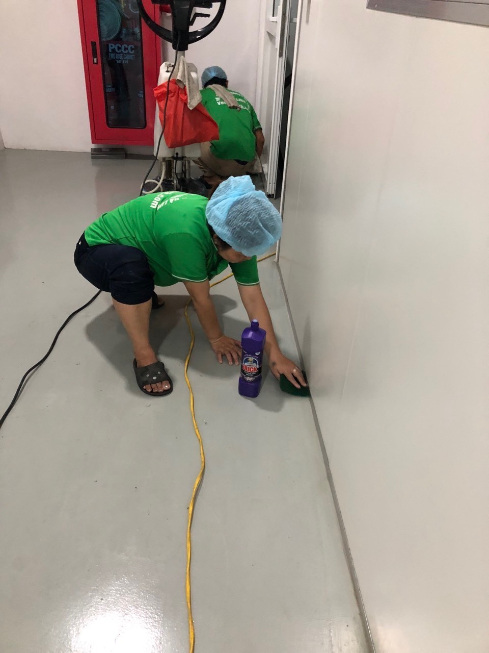 ve-sinh-khu-xuong-(17)