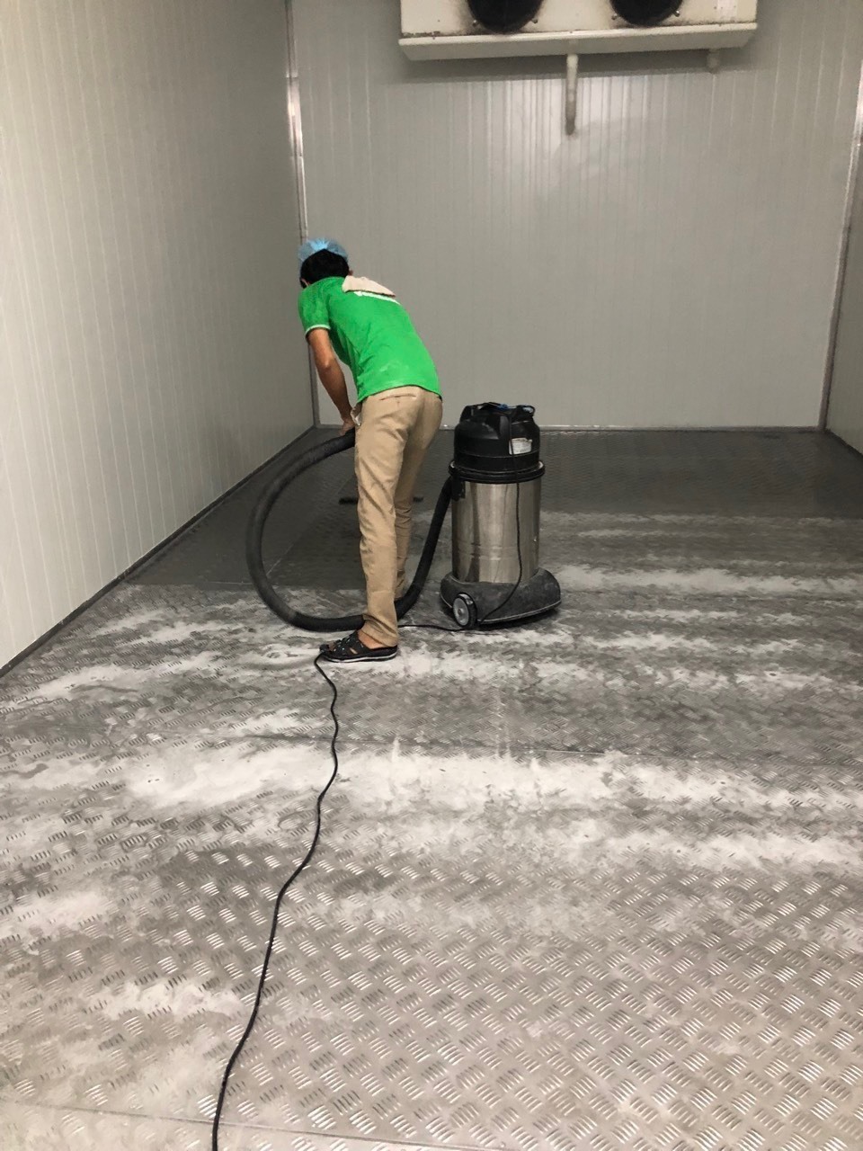 ve-sinh-khu-xuong-(18)