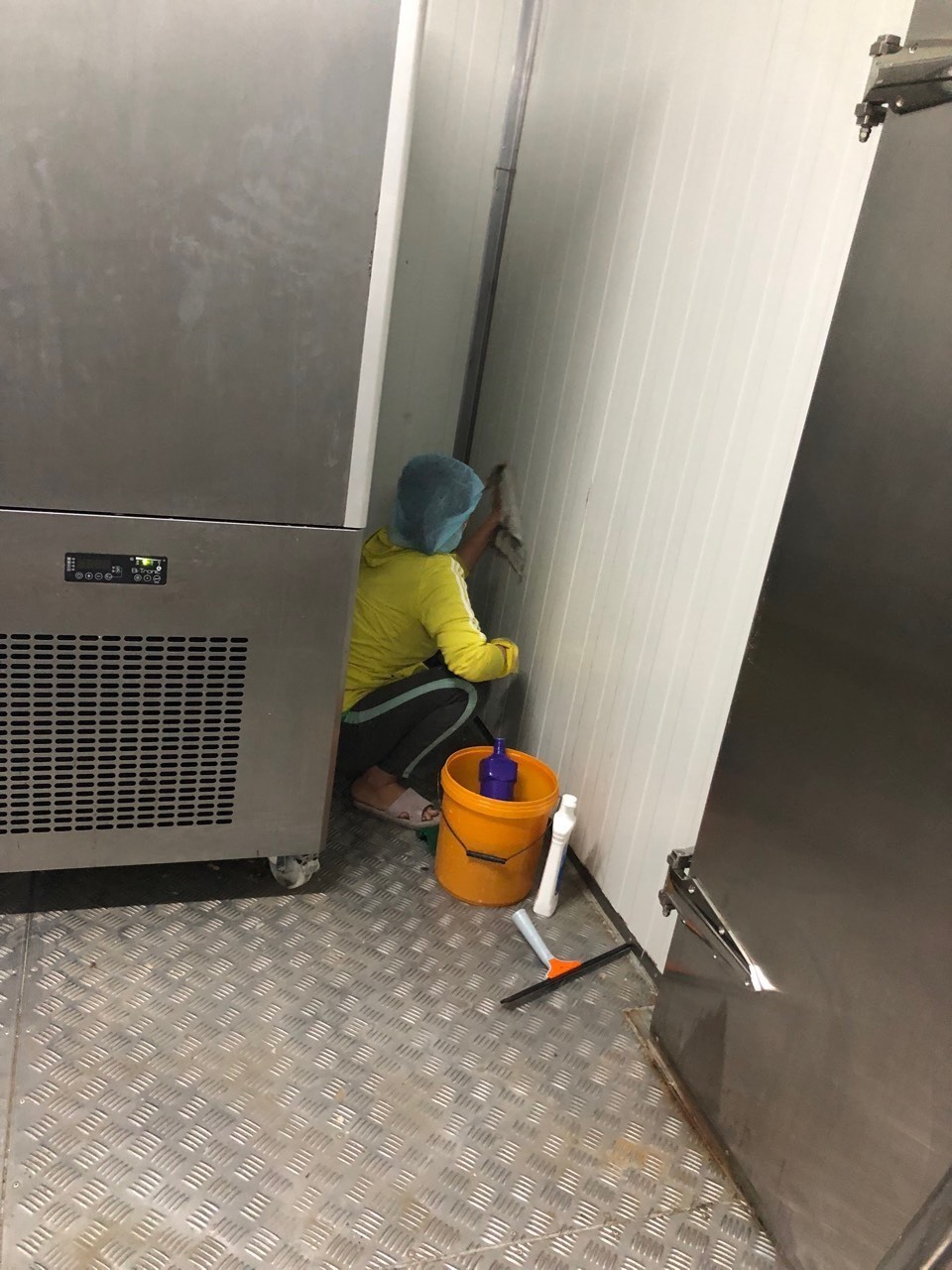 ve-sinh-khu-xuong-(22)