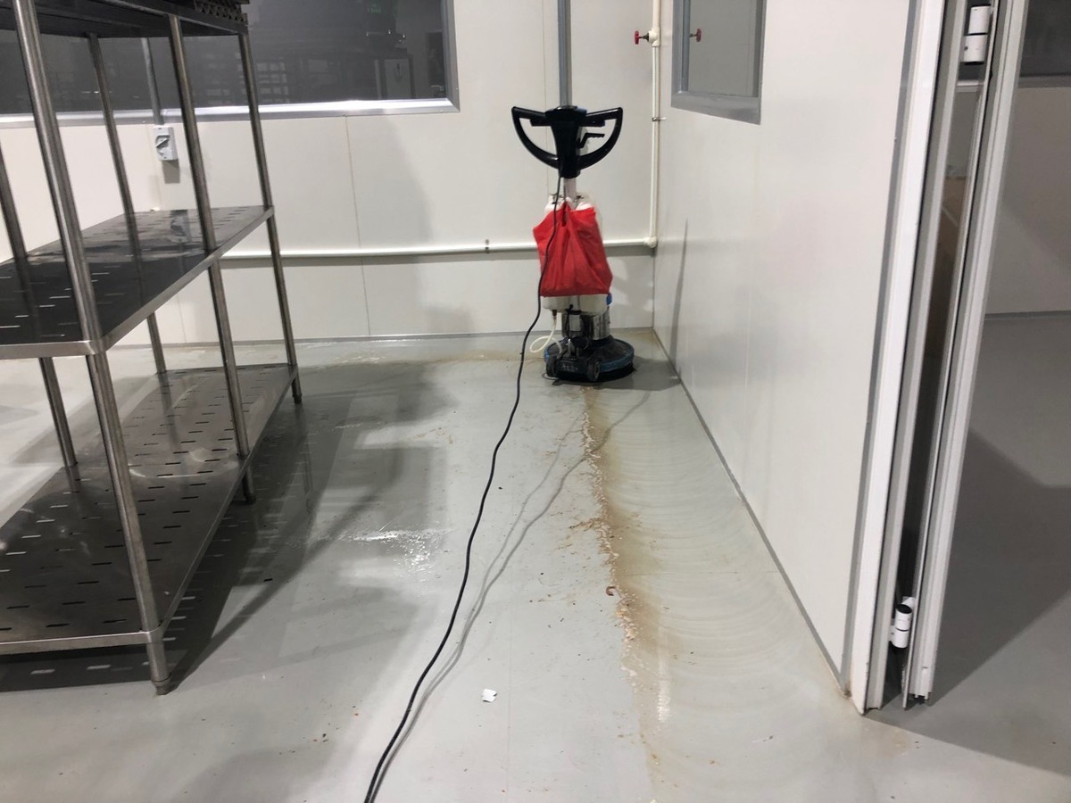 ve-sinh-khu-xuong-(4)