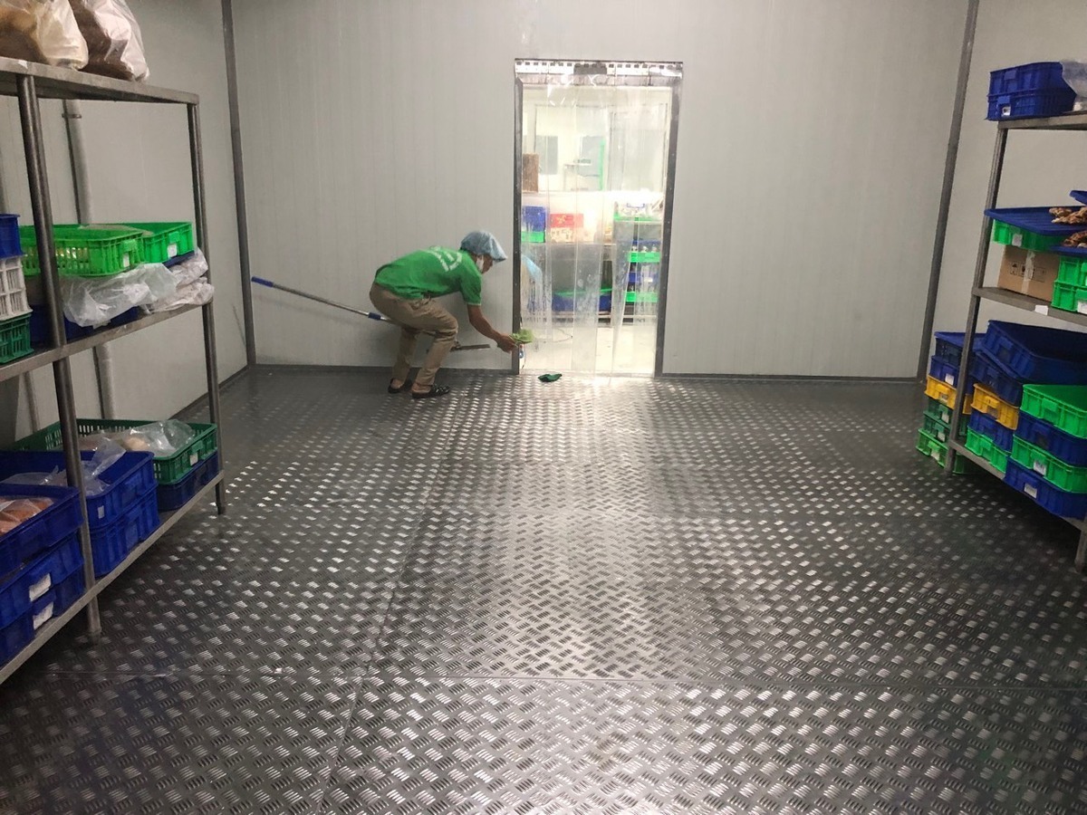 ve-sinh-khu-xuong-(7)