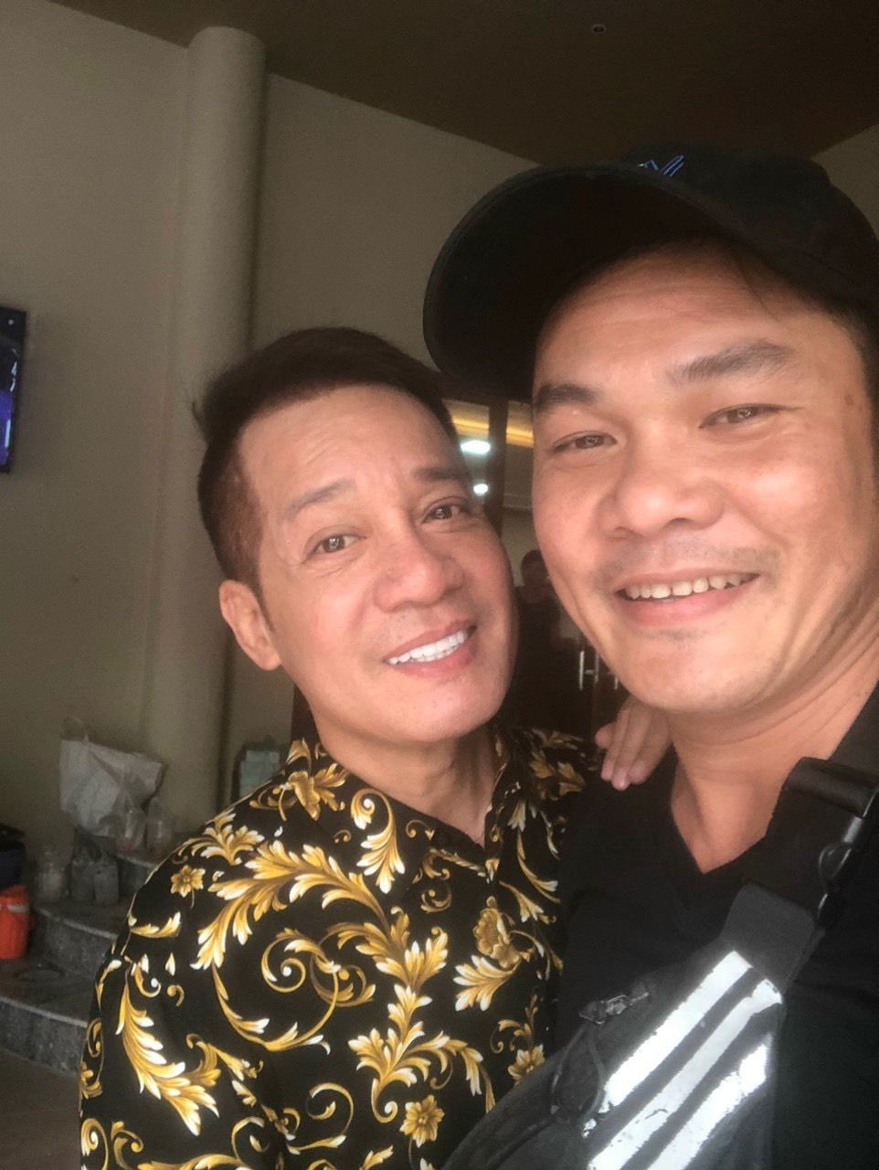 Chụp hình cùng nghệ sĩ Minh Nhí